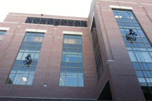 window-cleaners-943047_1920